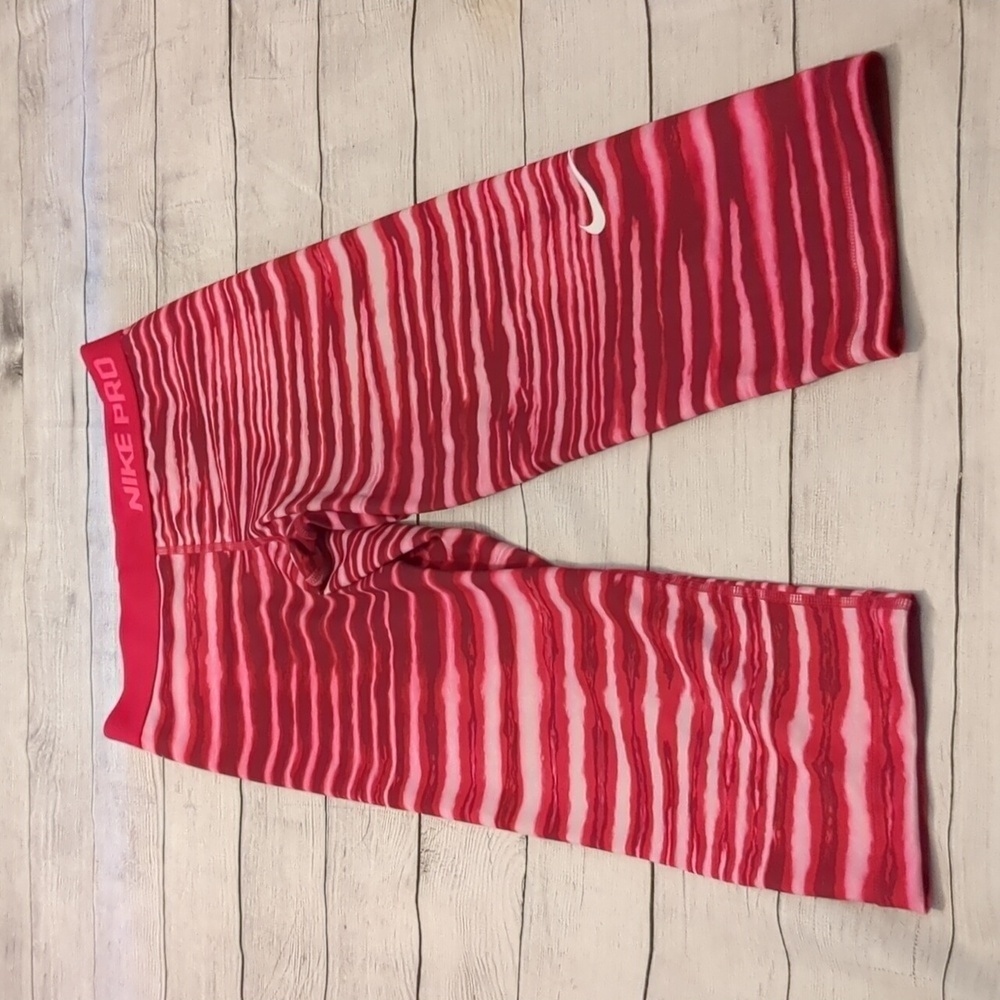 Nike pro pink Capri leggings size Small